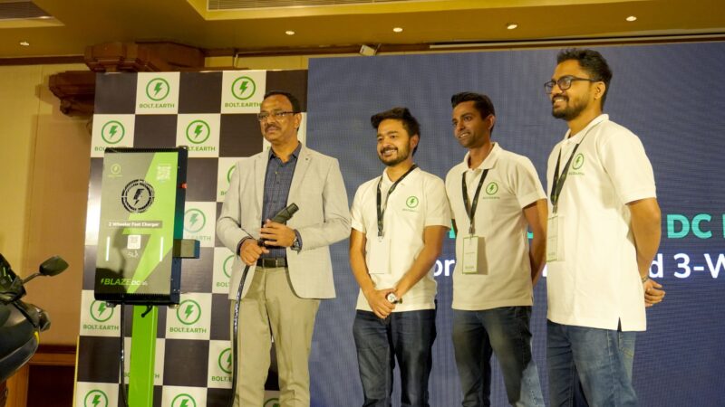 बोल्ट.अर्थ ने किया ब्लेज़ डीसी का अनावरण- दोपहिया एवं तिपहिया वाहनों के लिए भारत का पहला युनिवर्सल डीसी फास्ट चार्जर
