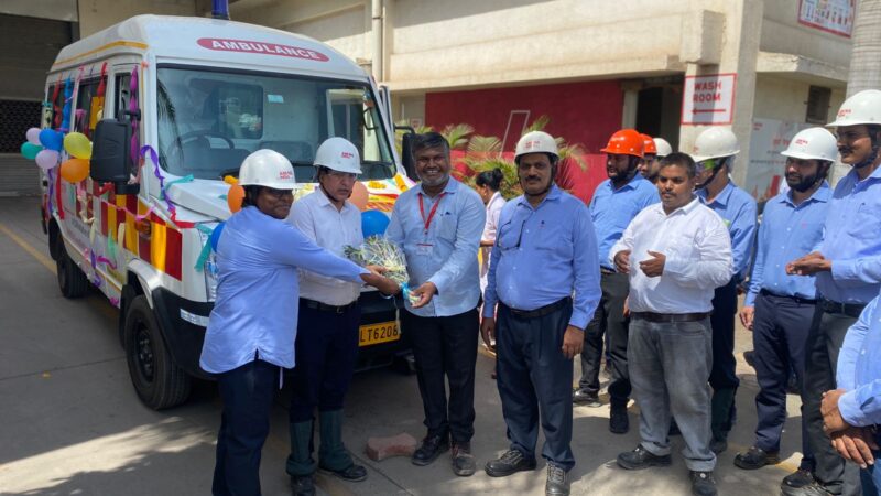 AM/NS इंडिया द्वारा गांधीधाम में मोबाइल मेडिकल यूनिट शुरू, स्वास्थ्य सेवा को बनाया अधिक अनुकूल