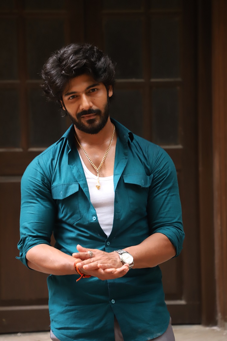 ‘गंगा माई की बेटियां’ में सिद्धू का किरदार निभा रहे शीज़ान खान कहते हैं, “मुझे लगता है इस शो की कहानी लोगों को यह याद दिलाएगी कि औरतें समाज की बनाई सीमाओं से नहीं, बल्कि अपनी हिम्मत और पहचान से जानी जाती हैं”
