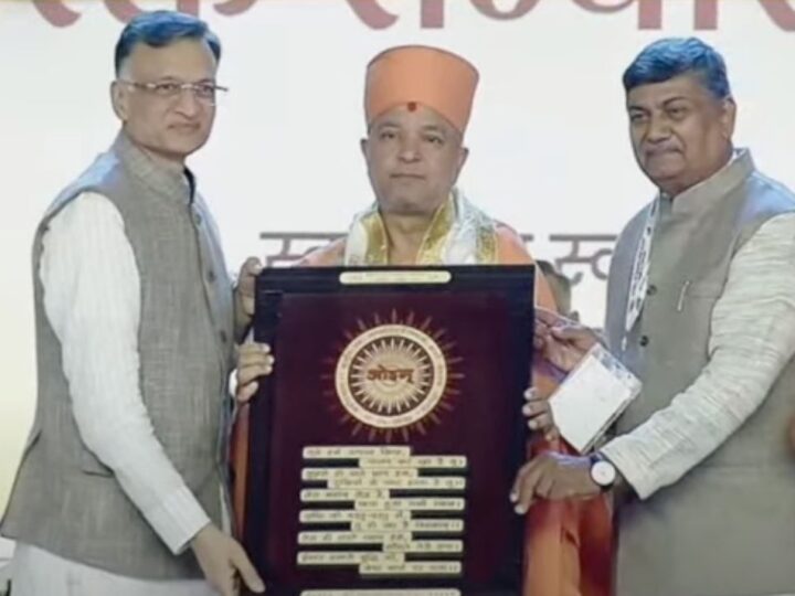 आर्य समाज की 150वीं वर्षगांठ पर स्वामी ब्रह्मविहारिदास और स्वामी रामदेवजी ने प्रेरित किया वैश्विक सम्मेलन