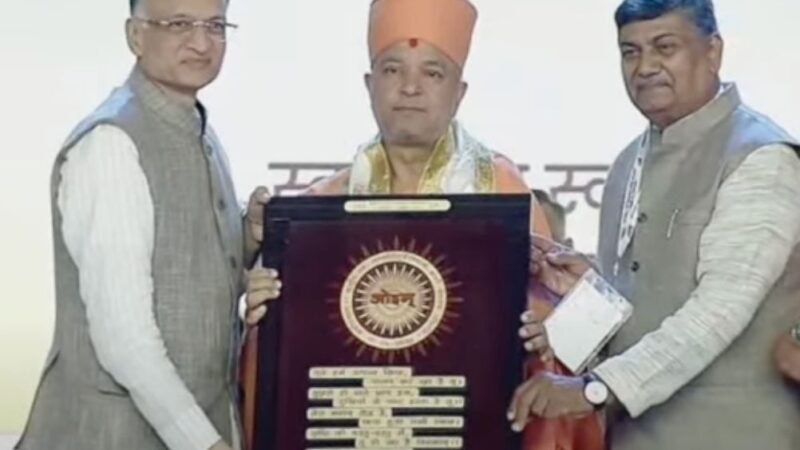 आर्य समाज की 150वीं वर्षगांठ पर स्वामी ब्रह्मविहारिदास और स्वामी रामदेवजी ने प्रेरित किया वैश्विक सम्मेलन