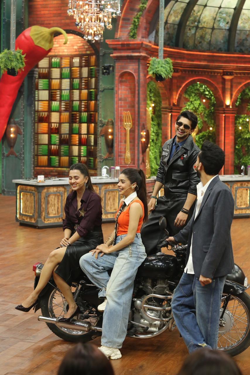 कलर्स के ‘लाफ्टर शेफ्स अनलिमिटेड एंटरटेनमेंट’ में रोमांस का तड़का, एल्विश यादव और अभिषेक कुमार ने किया सनी लियोनी के साथ डेट के लिए मुकाबला