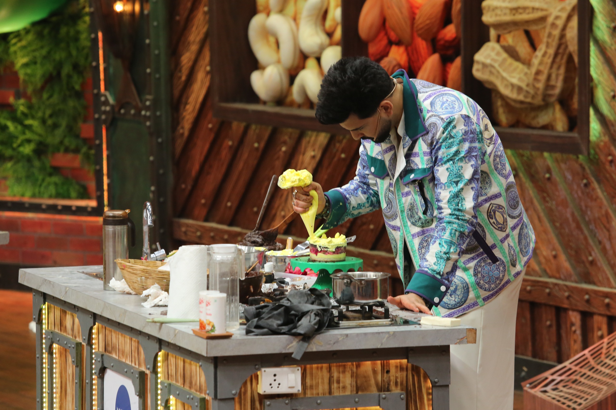 कलर्स के ‘लाफ्टर शेफ्स अनलिमिटेड एंटरटेनमेंट’ में अली गोनी का बर्थडे केंद्र में है