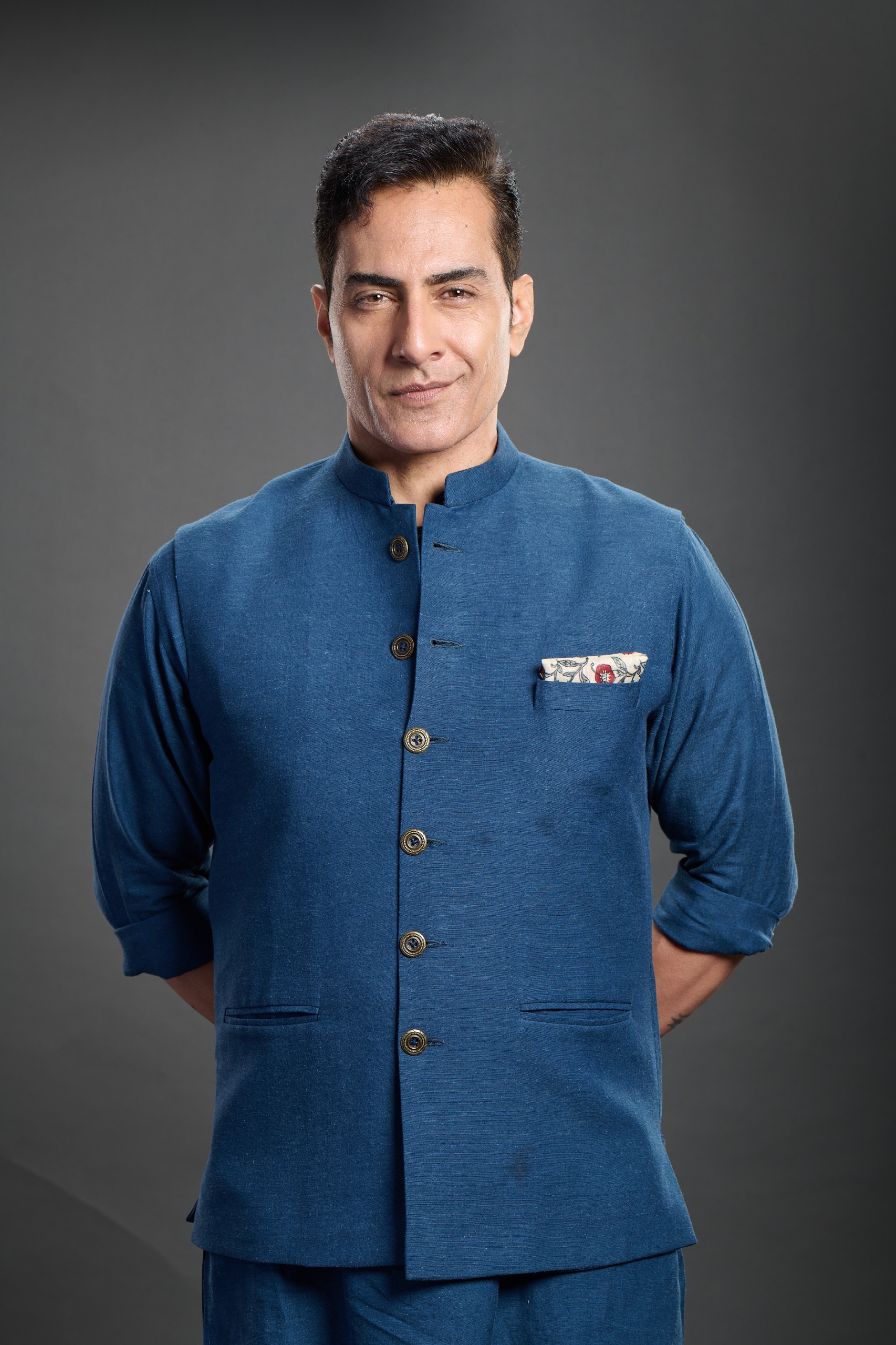 “बलदेव का किरदार निभाने के बाद मैं खुद भी ऑनलाइन दुनिया में और ज्यादा सावधान हो गया हूं,” कहते हैं सुधांशु पांडे, कलर्स के शो ‘दो दुनिया एक दिल’ में।