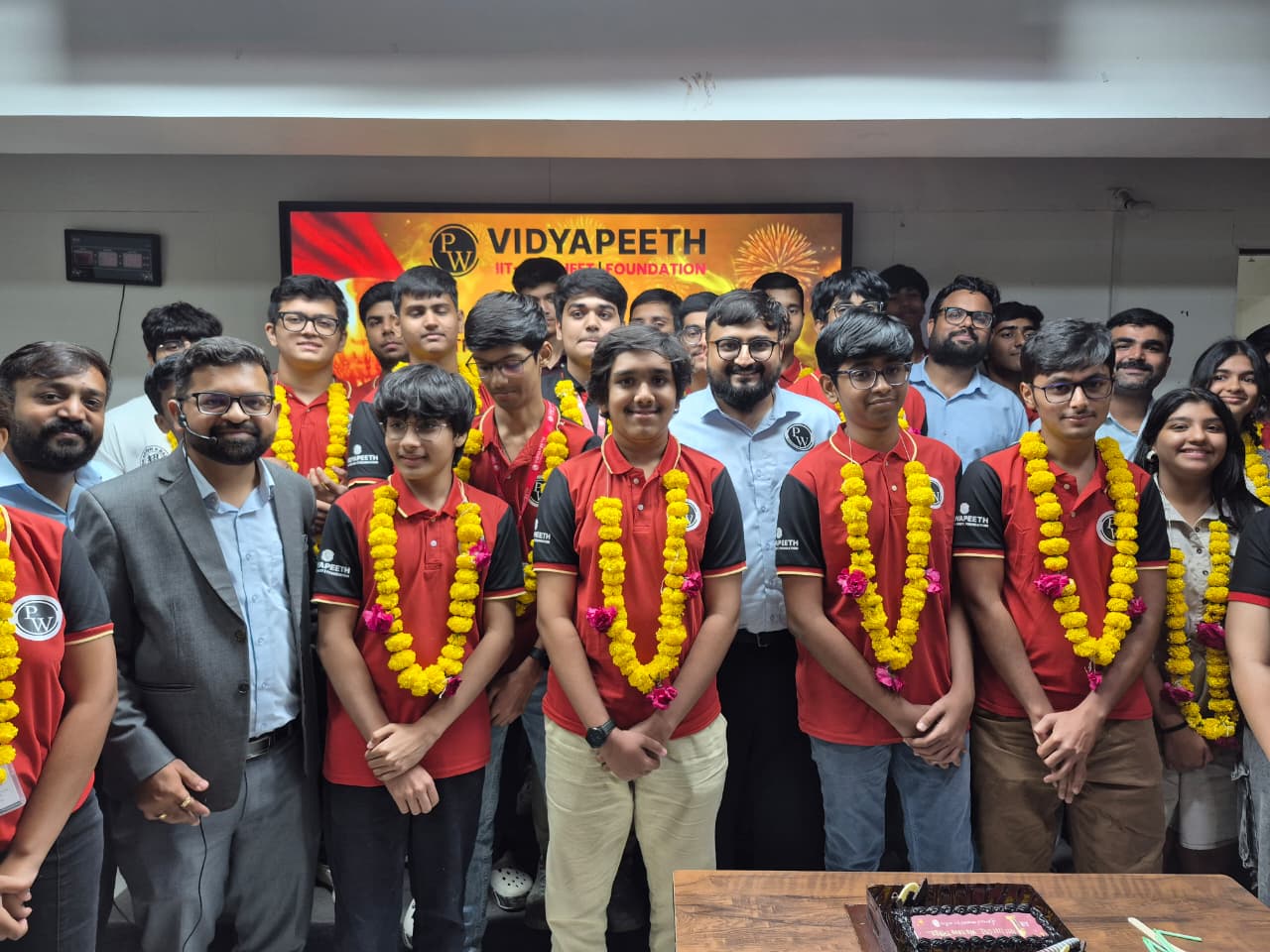 100% अंकों की गूंज: फिजिक्सवाला छात्रों की सीबीएसई 10वीं बोर्ड 2026 में रिकॉर्ड सफलता