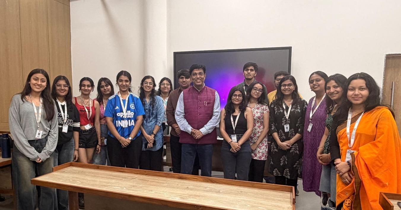 कॉपीराइटिंग सिर्फ एक स्किल नहीं, बल्कि सोचने का तरीका: कर्णावती विश्वविद्यालय के यूनाइटेडवर्ल्ड इंस्टीट्यूट ऑफ कम्युनिकेशन एंड एडवर्टाइजिंग में मनोज शर्मा का लेक्चर