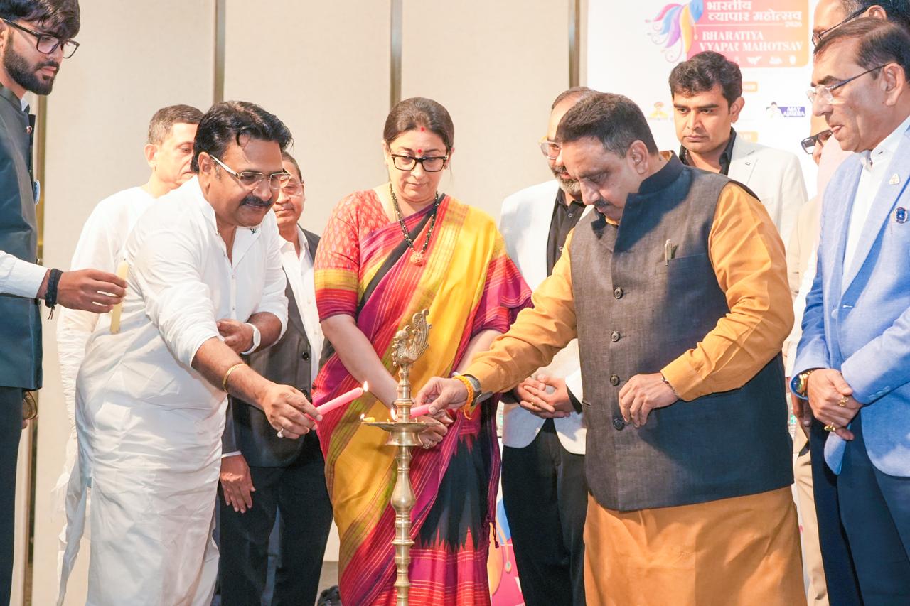 अजमेरा फैशन लिमिटेड ने ‘भारतीय व्यापार महोत्सव 2026’ के सूरत लॉन्च में किया सूरत के कपड़ा उद्योग का नेतृत्व
