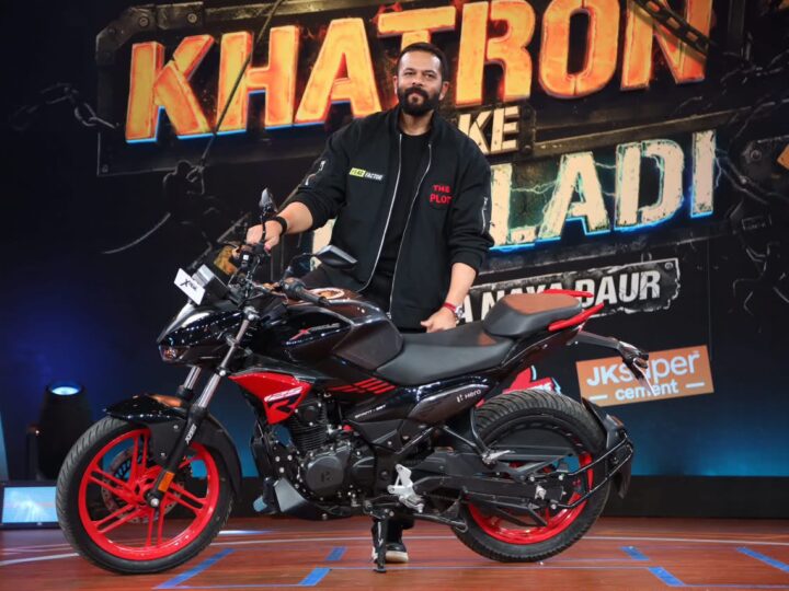 हीरो एक्सट्रीम ने कलर्स के खतरों के खिलाड़ी के साहसी जज़्बे का सम्मान करते हुए, सभी 13 खिलाड़ियों और शो के होस्ट रोहित शेट्टी को बाइक गिफ्ट की